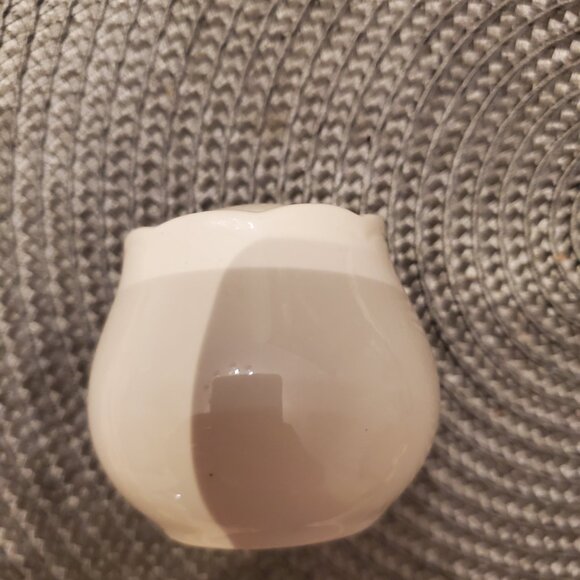 Tulip Salt and Pepper Shakers - Picture 2 of 6